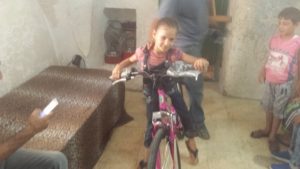 Israeli buys Palestinian girl a new bike after border guards broke hers